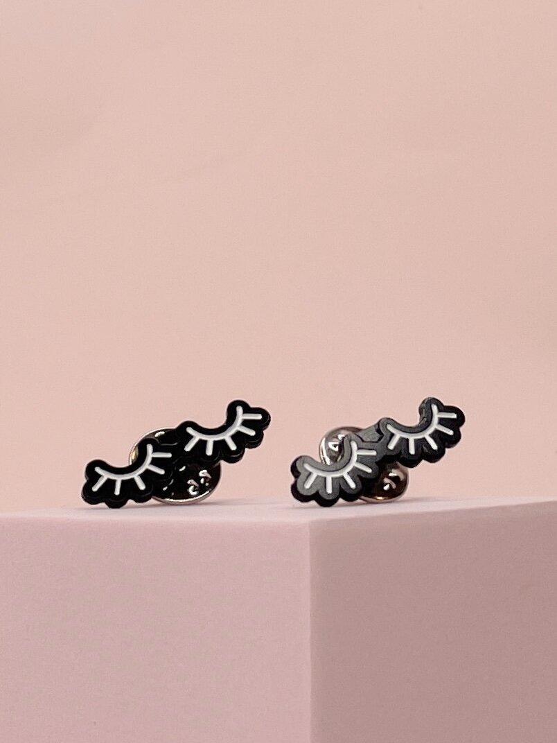 lash enamel pin