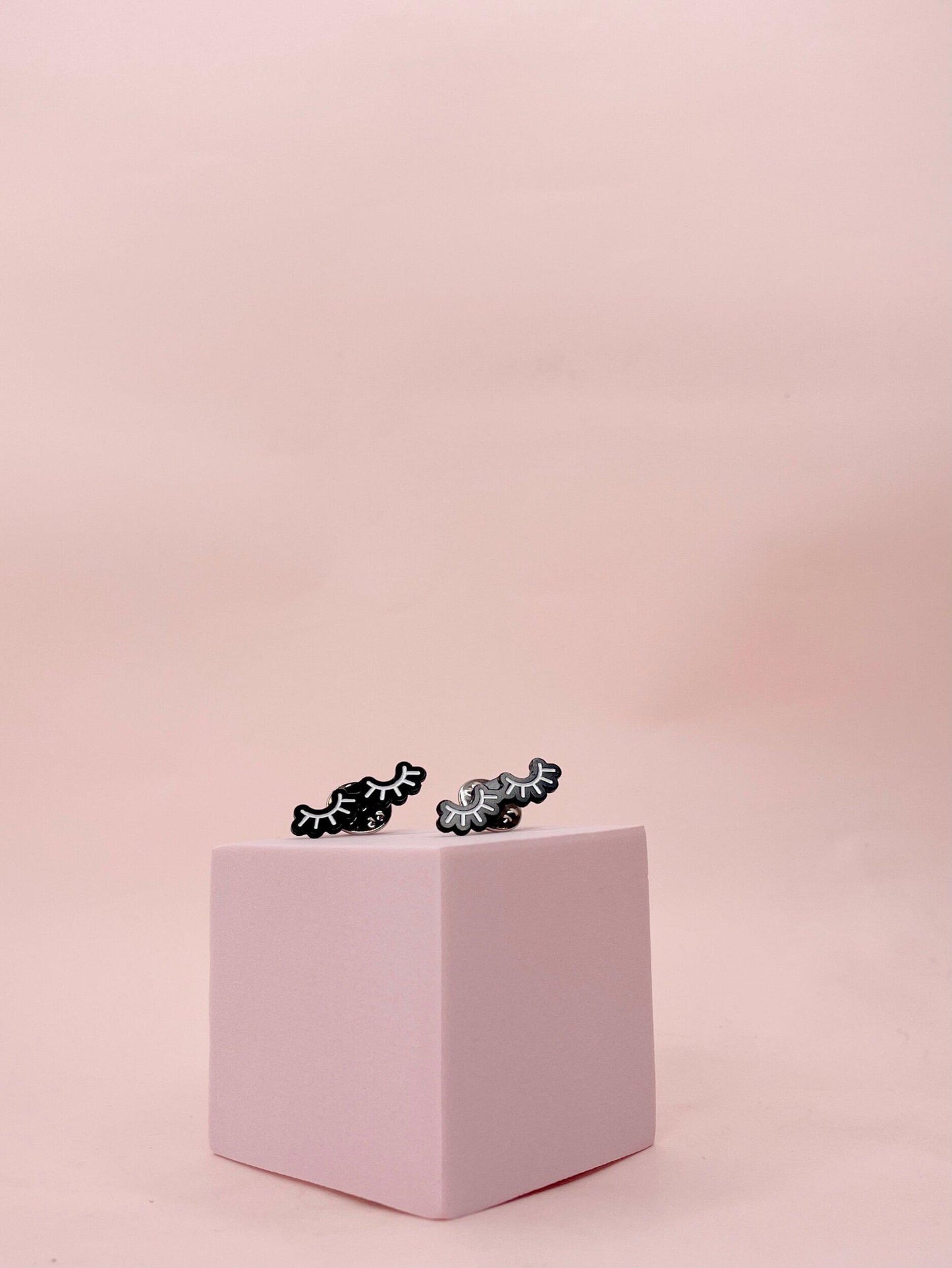 lash enamel pin