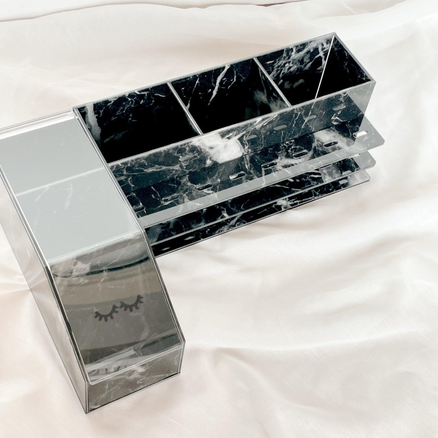 L shape 8 tweezer slot organizer