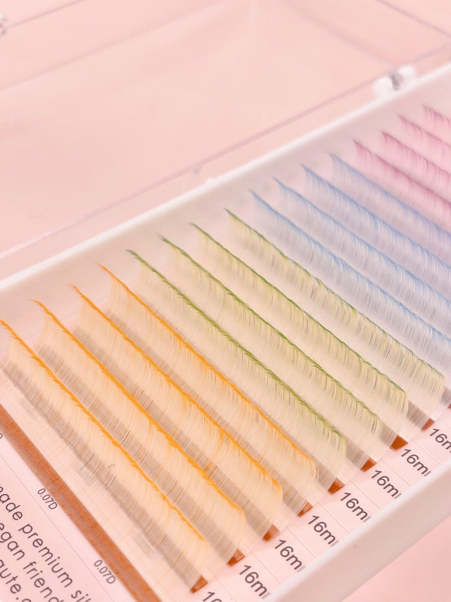 0.07 RAINBOW OMBRÉ sable silk lashes