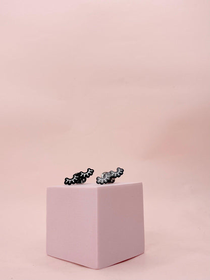 lash enamel pin